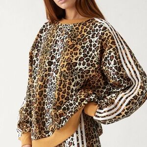 Adidas animal print over sized sweatshirt - L